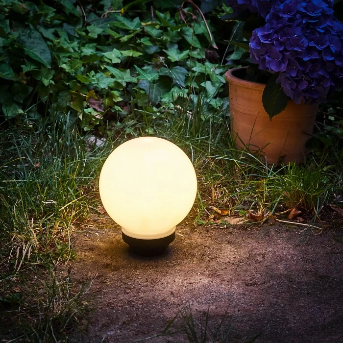 Hofstein Campinas Solar-Kugelleuchte LED Schwarz, Weiß, 1-flammig 7 Hofstein Campinas Solar-Kugelleuchte LED Schwarz, Weiß, 1-flammig – Bild 5